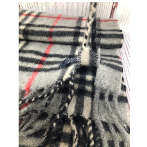 Burberrys London Scraf - Picture 5 of 8